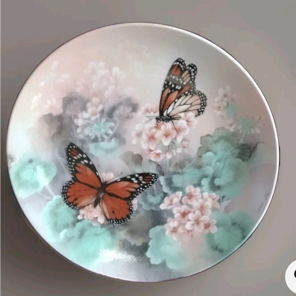 Monarch Butterflies 1988  collector plate numbered plate in original box